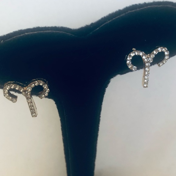 💜3/$30 Horoscope Aries The Ram Clear crystal earrings - Picture 4 of 7